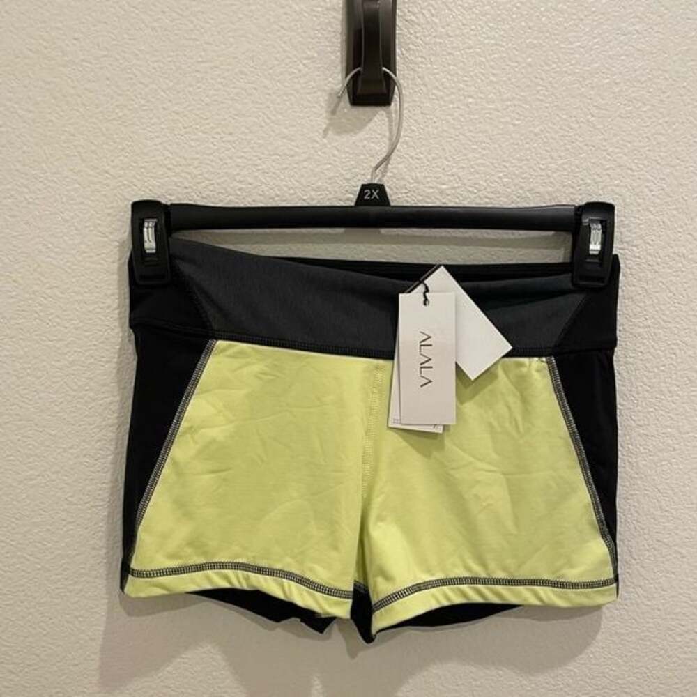 Alala Women’s Shorts Size M